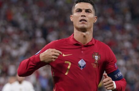 Cristiano Ronaldo firmó contrato por dos años con el Manchester