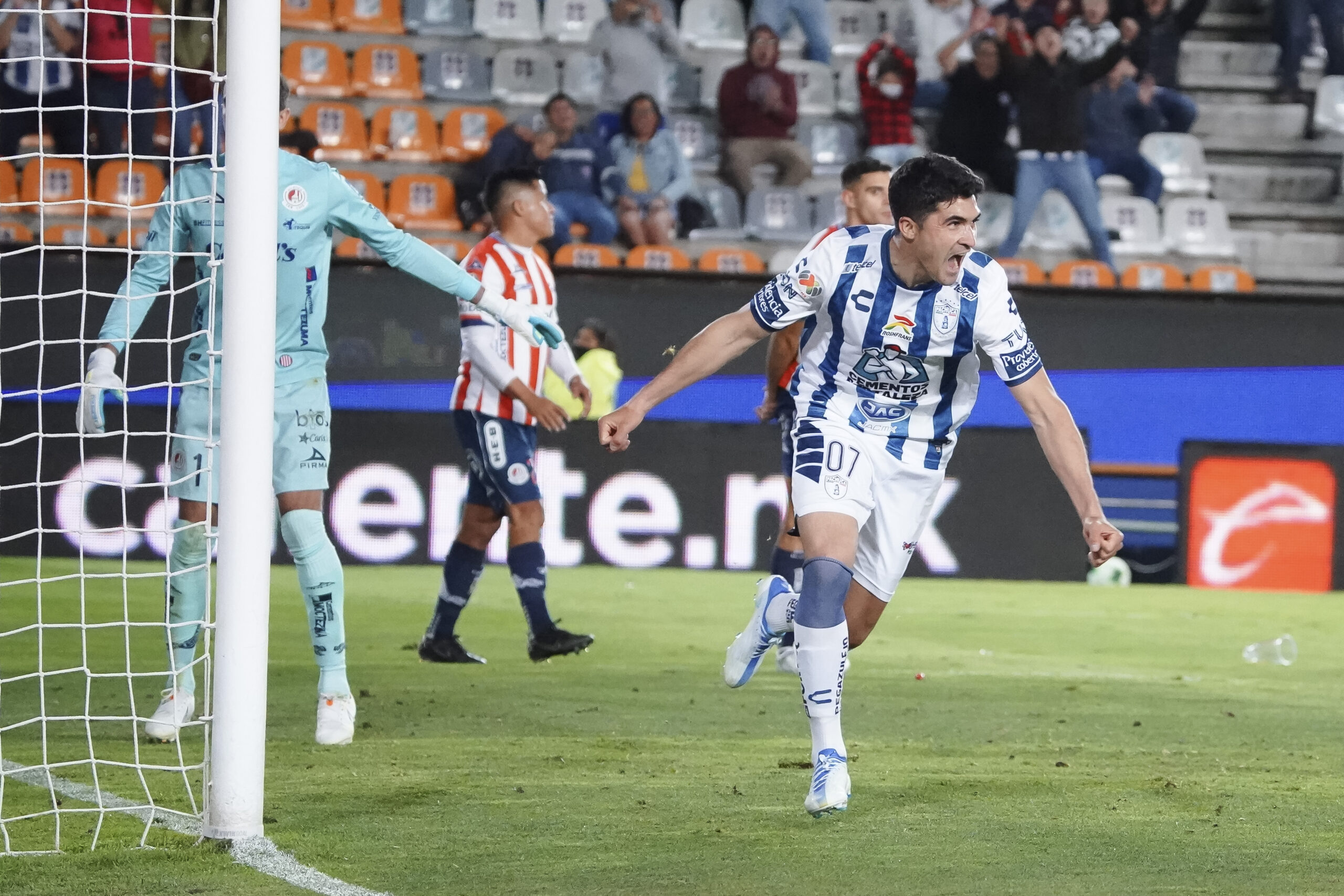 Pachuca, Hidalgo, 14 de mayo de 2022. Nicolás Ibáñez en festejo de gol, durante el partido de vuelta de los Cuartos de Final del Torneo Grita México Clausura 2022 de la Liga BBVA MX, entre los Tuzos del Pachuca y el Atlético San Luis, celebrado en el estadio Hidalgo. Foto: Imago7/ Rafael Vadillo