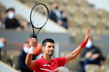 DJOKOVIC Y ALCARAZ MANTIENEN EL PASO EN WIMBLEDON