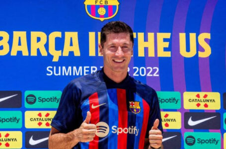 Lewandowski por fin pisa el Camp Nou