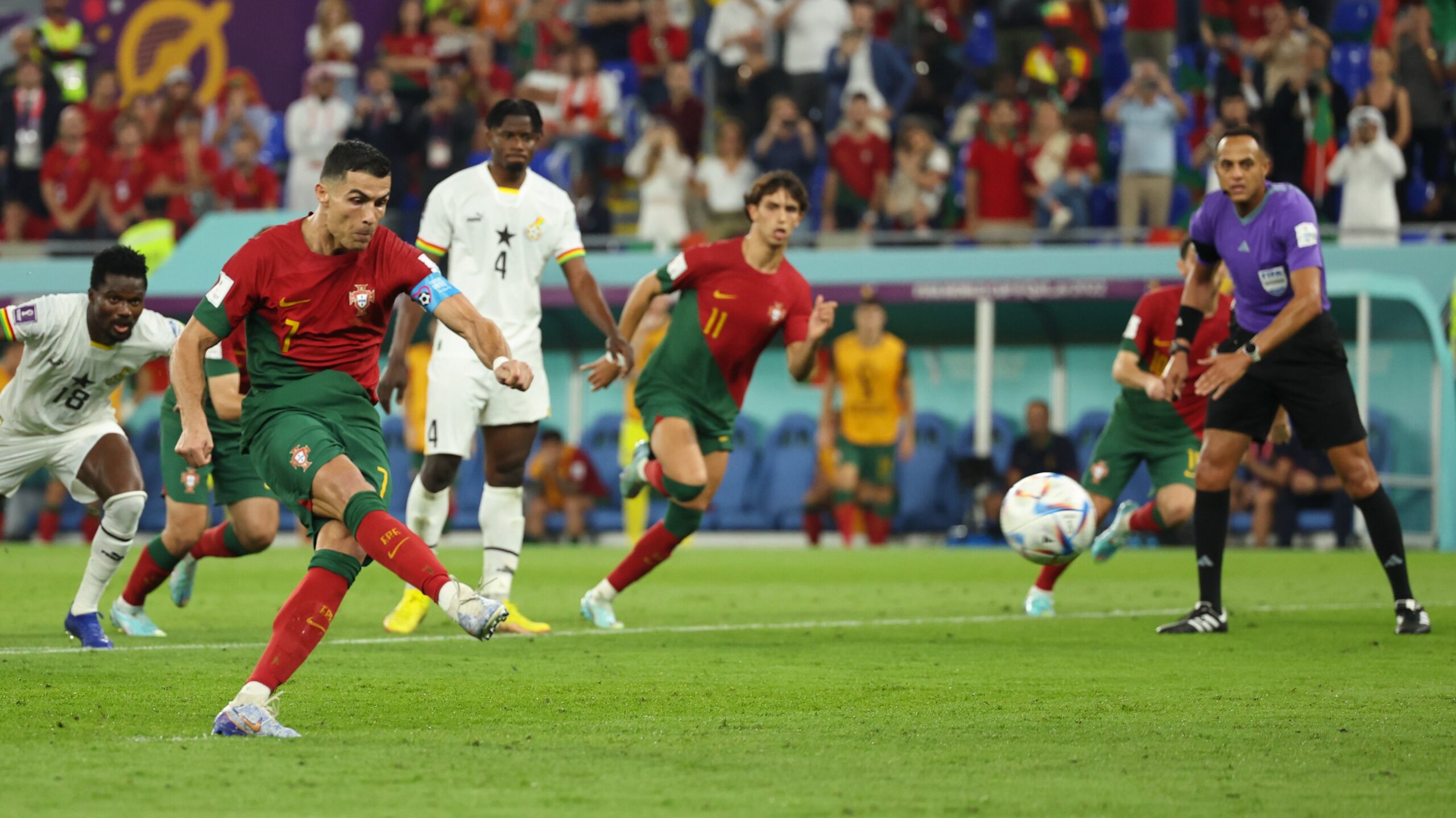 Portugal levanta la mano con récord de CR7